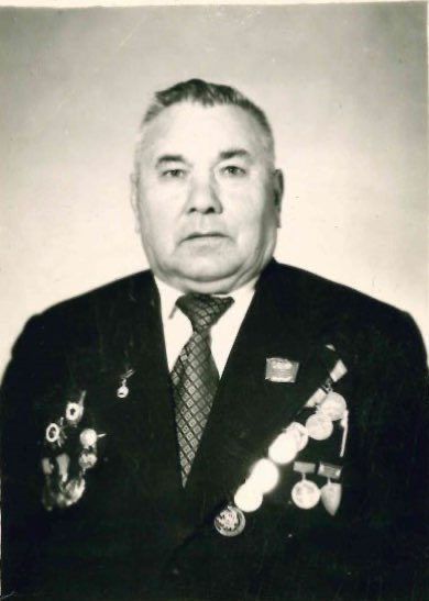 Биктимиров Минниахмет Губайдуллович (15.05.1922-06.09.2006). Участник ВОВ. Лейтенант 284-го гвардейского стрелкового полка 95 гвардейской стрелковой дивизии. Награжден медалью "За отвагу", Орденом Красной звезды. Дедушка ВРИО нотариуса Алехиной Р.Р.
